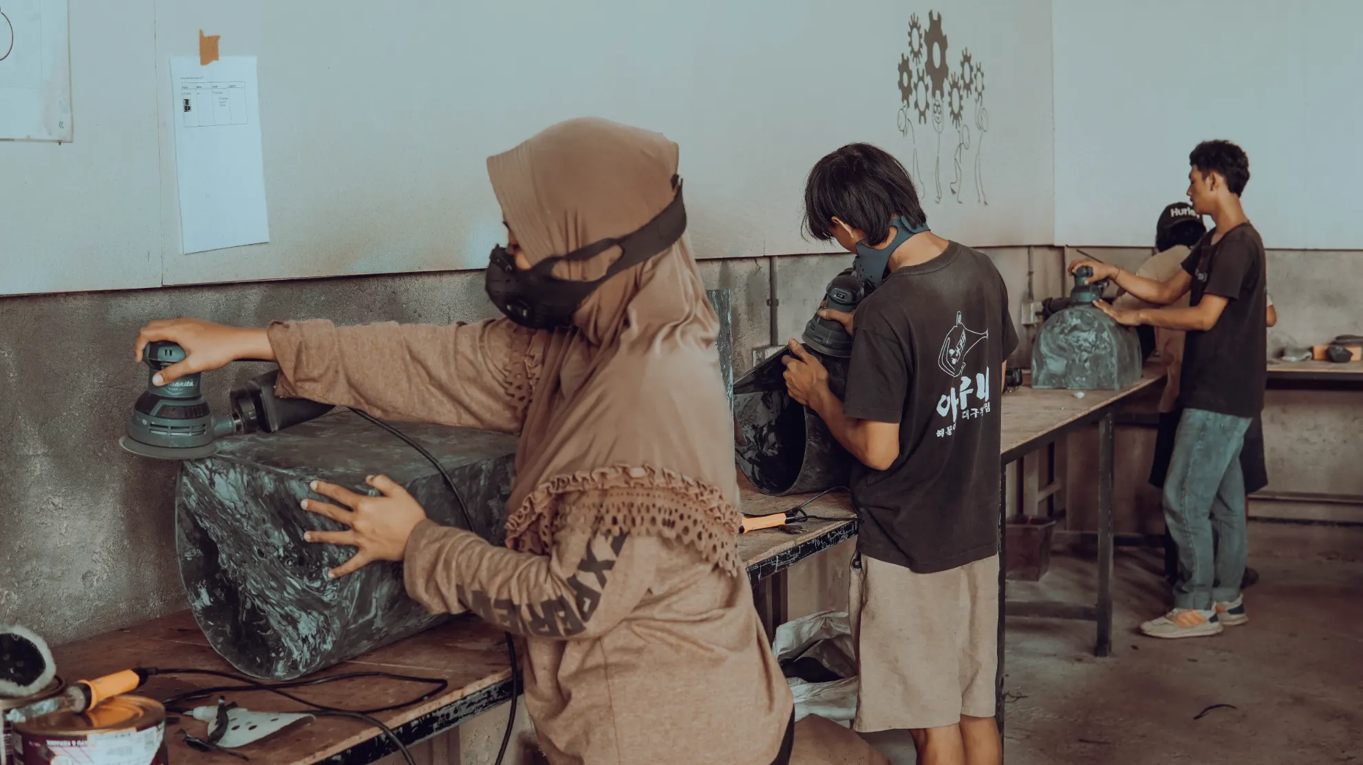 ECOLLABO8 team finishing recycled plastic products in the factory
